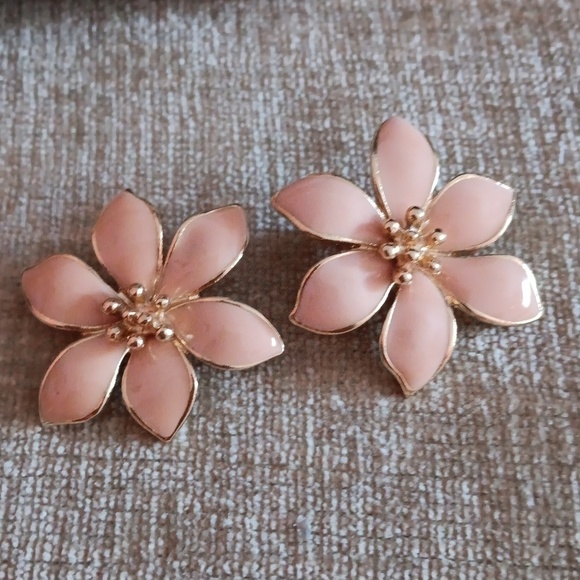Gold Tone Salmon Enamel Flower Post Earrings - Picture 2 of 9